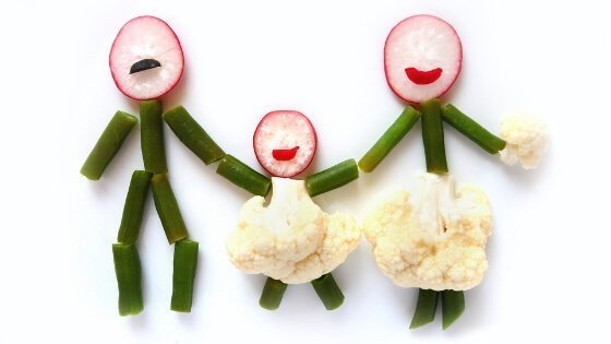 Veggie arrangement for kids plate How to get kids to eat 14 helpful tips